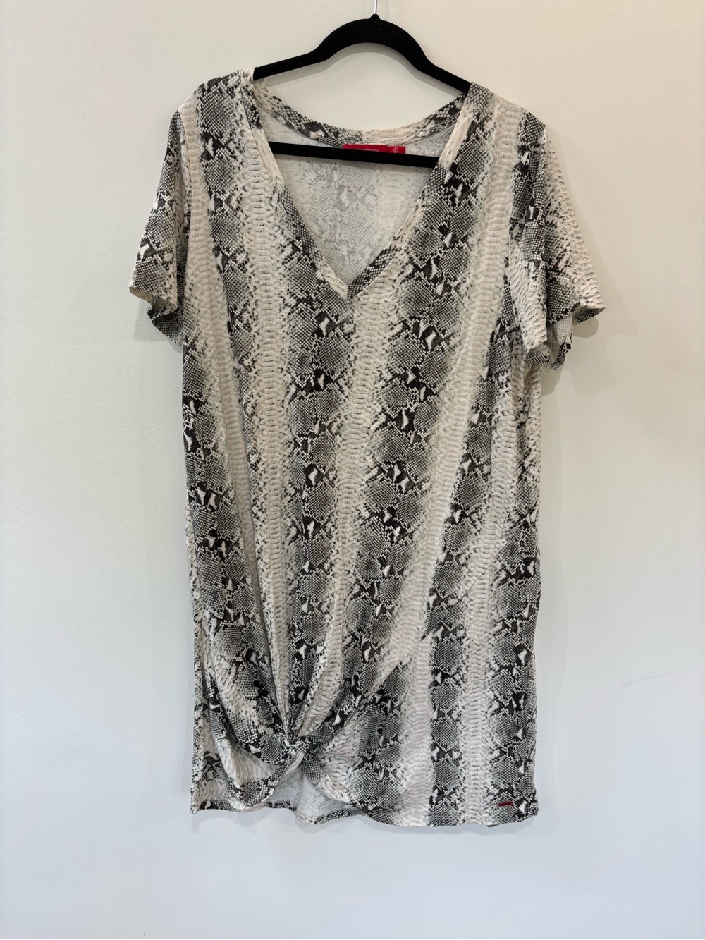 n:PHILANTHROPY Knotted Hem Snakeskin V-Neck T-shirt Dress